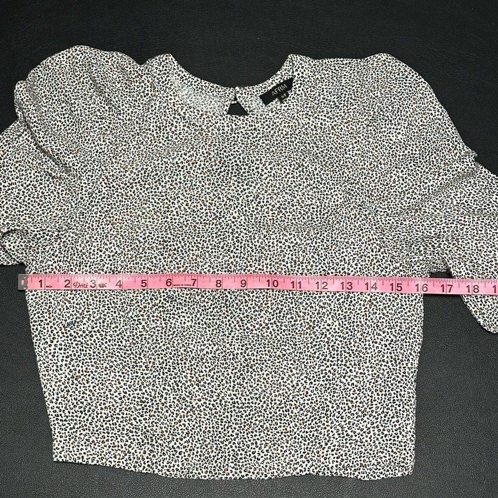 🔥🐆AFRM Leopard Print Cropped Long Sleeve Top - Puffed Sleeves, Keyhole Back - Picture 6 of 8